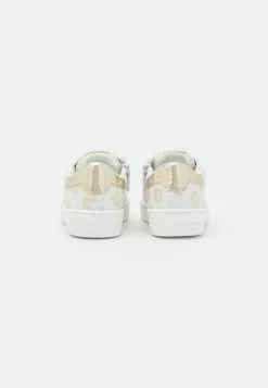 Friboo Niños Zapatillas - White -VivaEstilo Ventas e9610b8f536b4b4f9013e53152a440fe